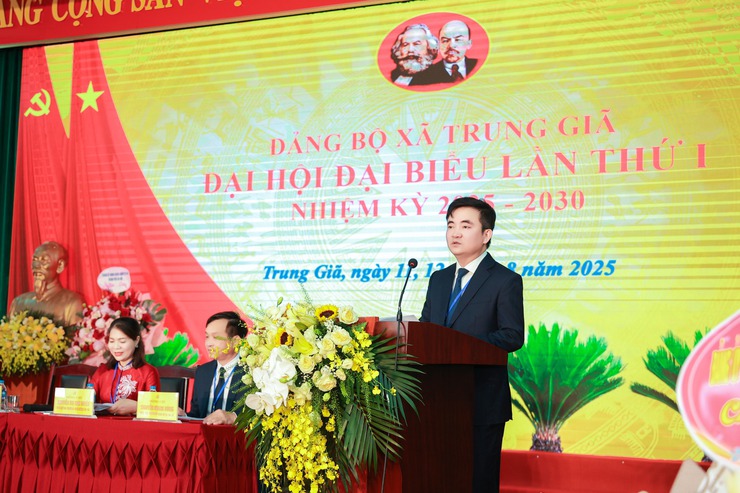 PHÁT HUY TRUYỀN THỐNG CÁCH MẠNG, XÂY DỰNG XÃ TRUNG GIÃ VĂN MINH, HIỆN ĐẠI, NHÂN DÂN HẠNH PHÚC- Ảnh 2.
