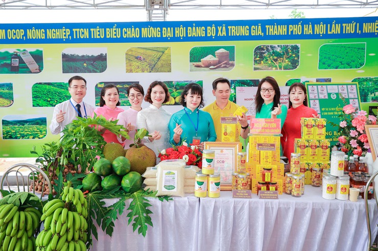 PHÁT HUY TRUYỀN THỐNG CÁCH MẠNG, XÂY DỰNG XÃ TRUNG GIÃ VĂN MINH, HIỆN ĐẠI, NHÂN DÂN HẠNH PHÚC- Ảnh 12.
