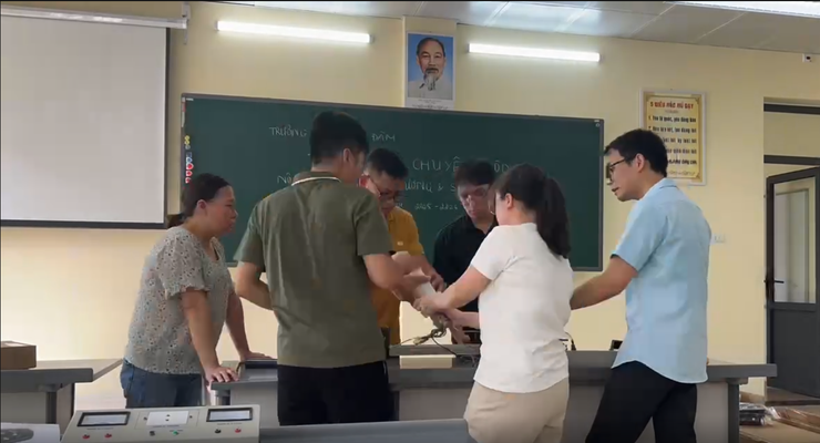 Giáo viên trường THCS Linh Đàm sinh hoạt chuyên môn chuyên đề “quản lí và sử dụng thết bị, đồ dùng dạy học” khơi nguồn sáng tạo - nâng tầm hiệu quả giáo dục
- Ảnh 3.