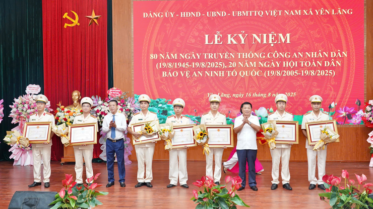 Trang trọng Lễ kỷ niệm 80 năm Ngày truyền thống Công an nhân dân và 20 năm Ngày hội Toàn dân bảo vệ an ninh Tổ quốc.- Ảnh 3.