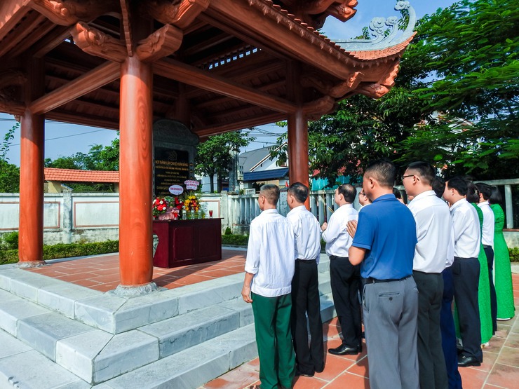 THƯỜNG TRỰC ĐẢNG ỦY XÃ TRUNG GIÃ DÂNG HƯƠNG TẠI KHU DI TÍCH NƠI THÀNH LẬP CHI BỘ XUÂN BẢNG- Ảnh 4.