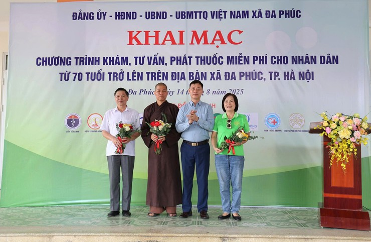 Xã Đa Phúc: Khám, tư vấn, cấp phát thuốc miễn phí cho người dân từ 70 tuổi trở lên.- Ảnh 3.