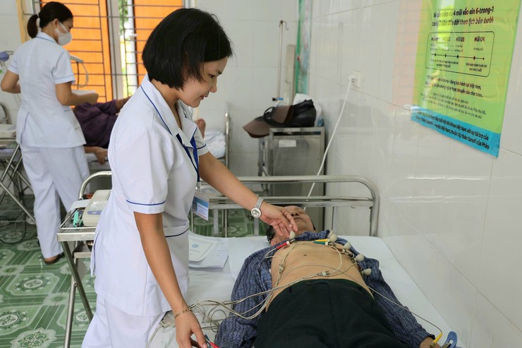 Xã Đa Phúc: Khám, tư vấn, cấp phát thuốc miễn phí cho người dân từ 70 tuổi trở lên.- Ảnh 10.