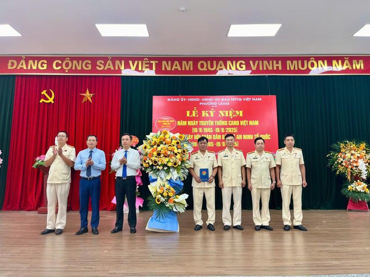 CÔNG AN PHƯỜNG LÁNG QUYẾT TÂM VIẾT TIẾP NÊN NHỮNG TRANG SỬ MỚI - Ảnh 1.
