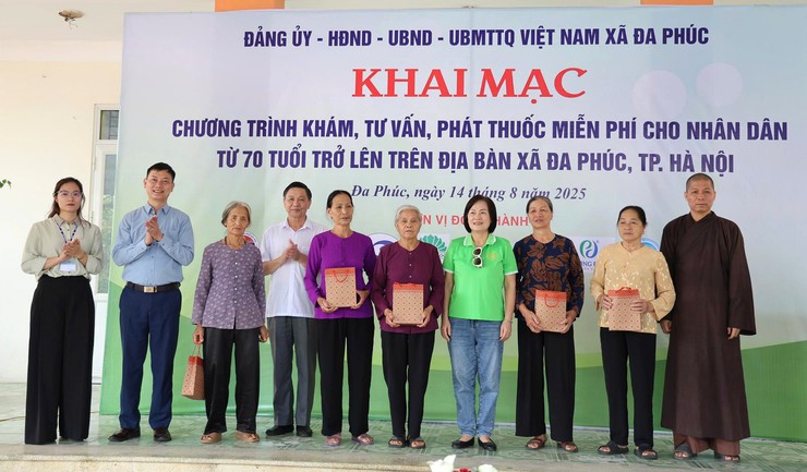 Xã Đa Phúc: Khám, tư vấn, cấp phát thuốc miễn phí cho người dân từ 70 tuổi trở lên.- Ảnh 18.