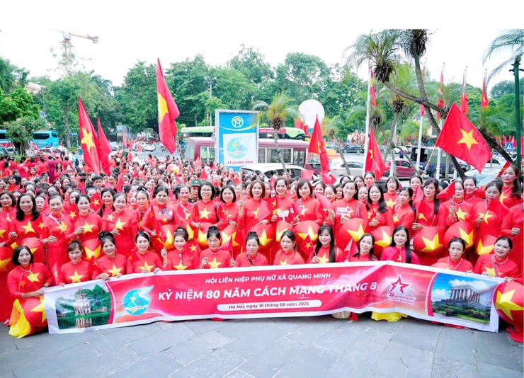 200 cán bộ, hội viên phụ nữ xã Quang Minh khoe sắc tại chương trình đồng diễn áo dài nhân kỷ niệm 80 năm Quốc khánh- Ảnh 7.