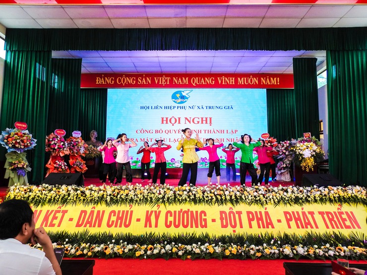 TRUNG GIÃ: THÀNH LẬP CÂU LẠC BỘ NỮ DOANH NHÂN VÀ GIAO LƯU VỚI HOA HẬU DOANH NHÂN THANH THÙY- Ảnh 6.