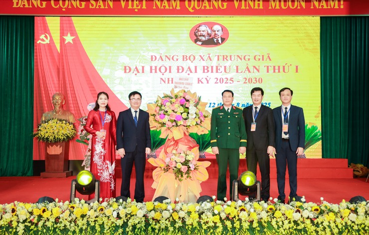 PHÁT HUY TRUYỀN THỐNG CÁCH MẠNG, XÂY DỰNG XÃ TRUNG GIÃ VĂN MINH, HIỆN ĐẠI, NHÂN DÂN HẠNH PHÚC- Ảnh 13.