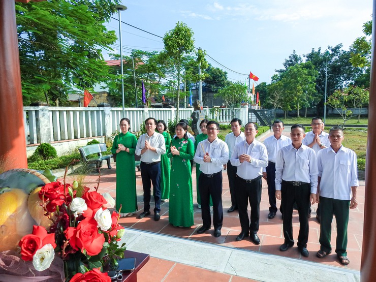 THƯỜNG TRỰC ĐẢNG ỦY XÃ TRUNG GIÃ DÂNG HƯƠNG TẠI KHU DI TÍCH NƠI THÀNH LẬP CHI BỘ XUÂN BẢNG- Ảnh 6.