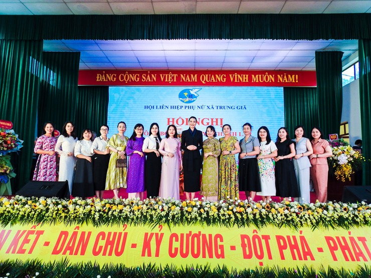 TRUNG GIÃ: THÀNH LẬP CÂU LẠC BỘ NỮ DOANH NHÂN VÀ GIAO LƯU VỚI HOA HẬU DOANH NHÂN THANH THÙY- Ảnh 9.
