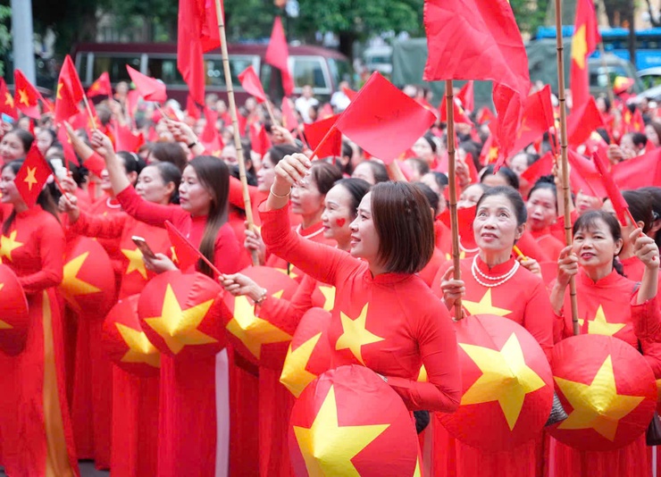 200 cán bộ, hội viên phụ nữ xã Quang Minh khoe sắc tại chương trình đồng diễn áo dài nhân kỷ niệm 80 năm Quốc khánh- Ảnh 9.