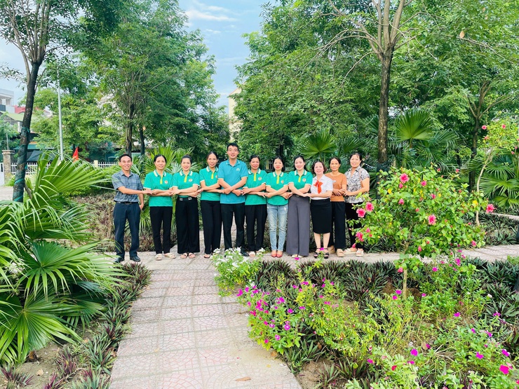 Hội nông dân xã Thư Lâm lắp biển công trình chào mừng Đại hội Đảng các cấp nhiệm kỳ 2025 – 2030- Ảnh 1.