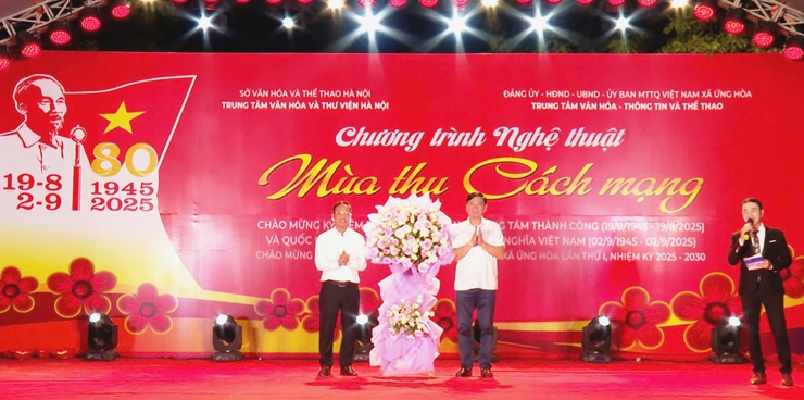 Ứng Hoà: Chào mừng thành công Đại hội đại biểu Đảng bộ xã lần thứ nhất, 80 năm cách mạng tháng Tám và Quốc khánh 2/9.- Ảnh 1.