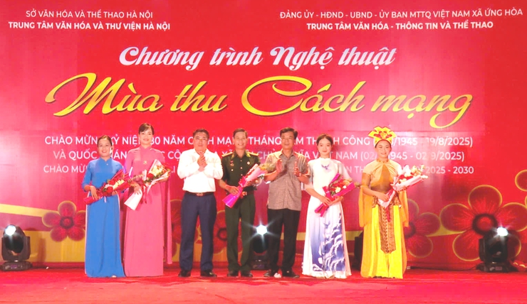 Ứng Hoà: Chào mừng thành công Đại hội đại biểu Đảng bộ xã lần thứ nhất, 80 năm cách mạng tháng Tám và Quốc khánh 2/9.- Ảnh 2.