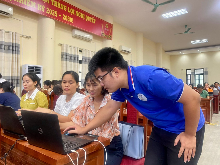 Tập huấn ứng dụng công nghệ thông tin, chuyển đổi số trong thực hiện thủ tục hành chính- Ảnh 2.