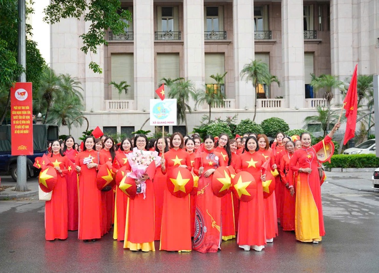 200 cán bộ, hội viên phụ nữ xã Quang Minh khoe sắc tại chương trình đồng diễn áo dài nhân kỷ niệm 80 năm Quốc khánh- Ảnh 22.