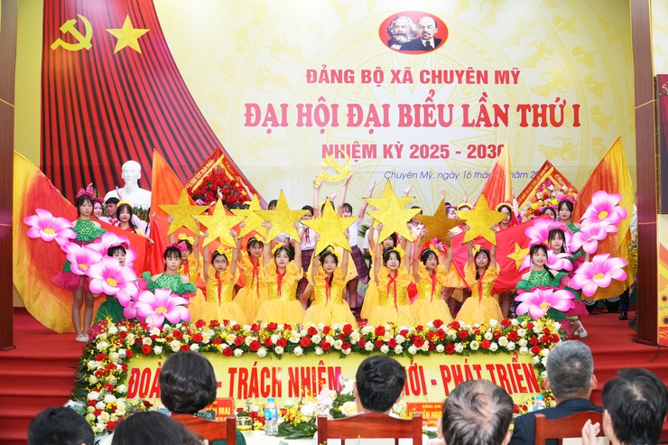 Đảng bộ xã Chuyên Mỹ tổ chức thành công Đại hội đại biểu lần thứ I, nhiệm kỳ 2025 - 2030- Ảnh 5.