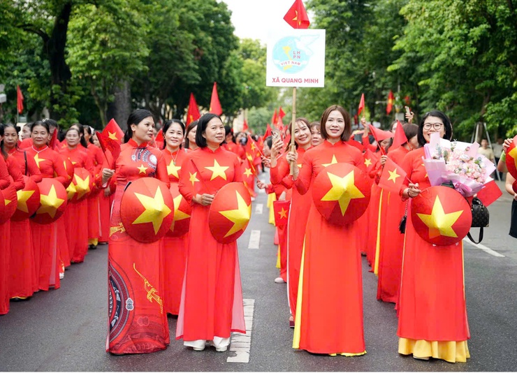 200 cán bộ, hội viên phụ nữ xã Quang Minh khoe sắc tại chương trình đồng diễn áo dài nhân kỷ niệm 80 năm Quốc khánh- Ảnh 25.