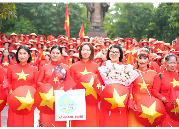 200 cán bộ, hội viên phụ nữ xã Quang Minh khoe sắc tại chương trình đồng diễn áo dài nhân kỷ niệm 80 năm Quốc khánh- Ảnh 26.