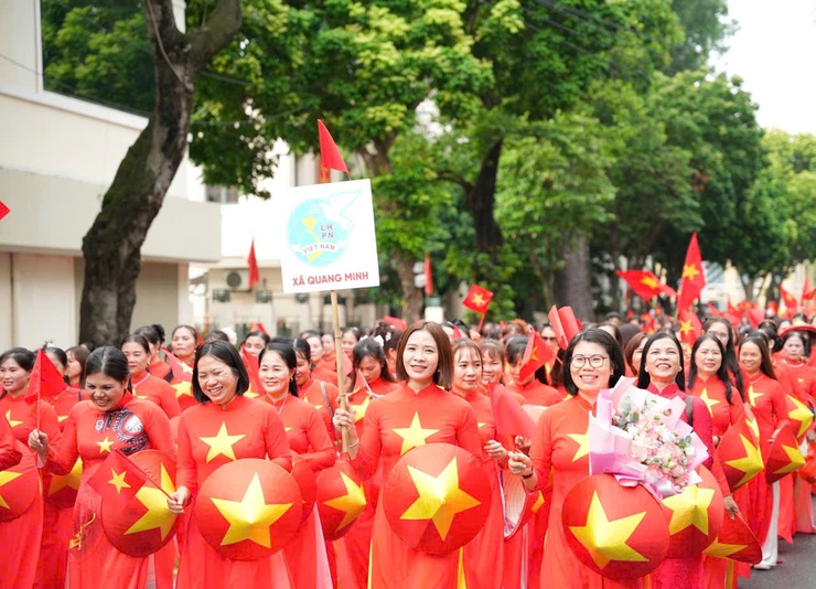 200 cán bộ, hội viên phụ nữ xã Quang Minh khoe sắc tại chương trình đồng diễn áo dài nhân kỷ niệm 80 năm Quốc khánh- Ảnh 27.