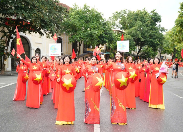 200 cán bộ, hội viên phụ nữ xã Quang Minh khoe sắc tại chương trình đồng diễn áo dài nhân kỷ niệm 80 năm Quốc khánh- Ảnh 29.