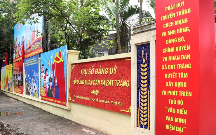 Xã Bát Tràng rực rỡ cờ hoa chào mừng Đại hội đại biểu Đảng bộ xã lần thứ I, nhiệm kỳ 2025-2030- Ảnh 4.