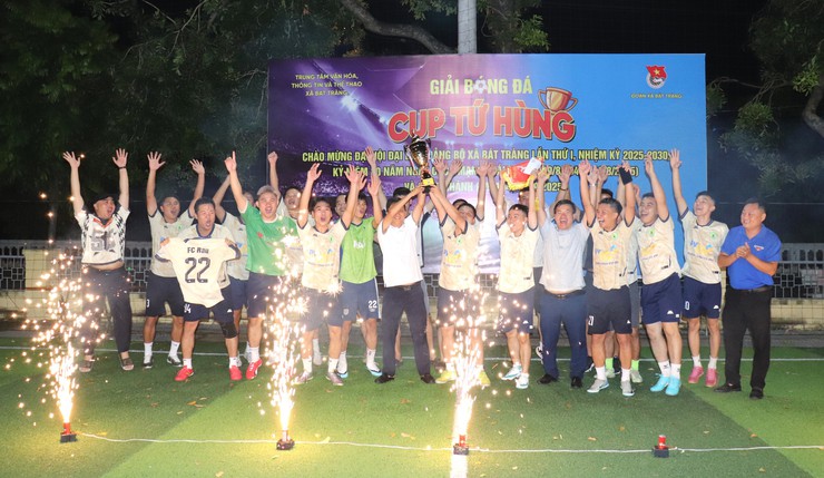 Đội FC Rau vô địch giải bóng đá "Tứ hùng" chào mừng đại hội Đảng bộ xã Bát Tràng lần thứ I, nhiệm kỳ 2025 - 2030- Ảnh 3.