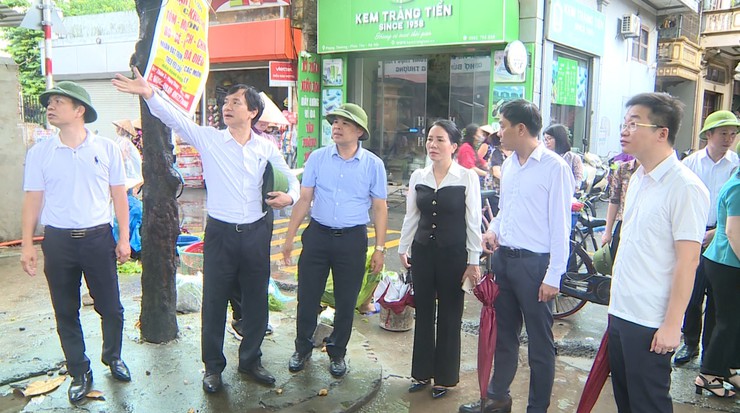 Ban Thường vụ Đảng ủy xã Phúc Thọ kiểm tra các chợ dân sinh trên địa bàn- Ảnh 3.