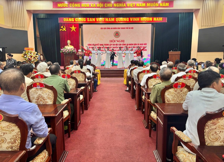 Hoài Đức ra mắt Chi hội Cựu CAND xã và gặp mặt kỷ niệm 80 năm Ngày truyền thống Công an nhân dânViệt Nam 19/8/1945 - 19/8/2025- Ảnh 8.