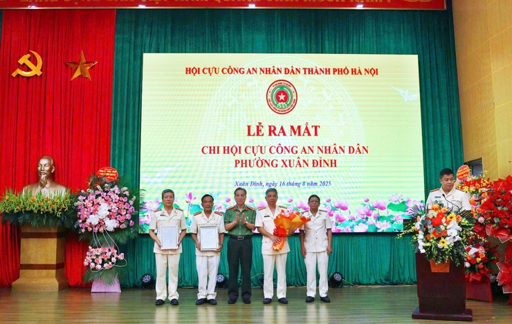 Phường Xuân Đỉnh kỷ niệm 80 năm ngày truyền thống Công an Nhân dân: Tri ân truyền thống - Vững bước tương lai- Ảnh 5.