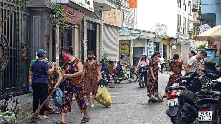 Phường Bồ Đề ra quân tổng vệ sinh môi trường, diệt bọ gậy, phòng chống dịch sốt xuất huyết- Ảnh 3.
