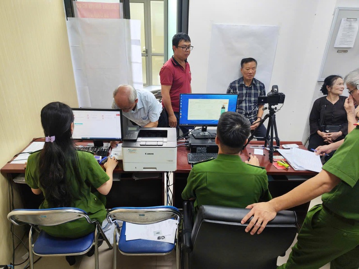 “Cấp đổi thẻ đảng viên điện tử” bước tiến quan trọng trong công tác xây dựng Đảng thời kỳ chuyển đổi số- Ảnh 2.