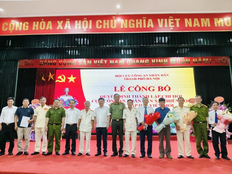 Lễ công bố Quyết định thành lập Chi hội Cựu Công an nhân dân xã Thiên Lộc và kết nạp hội viên mới.- Ảnh 8.
