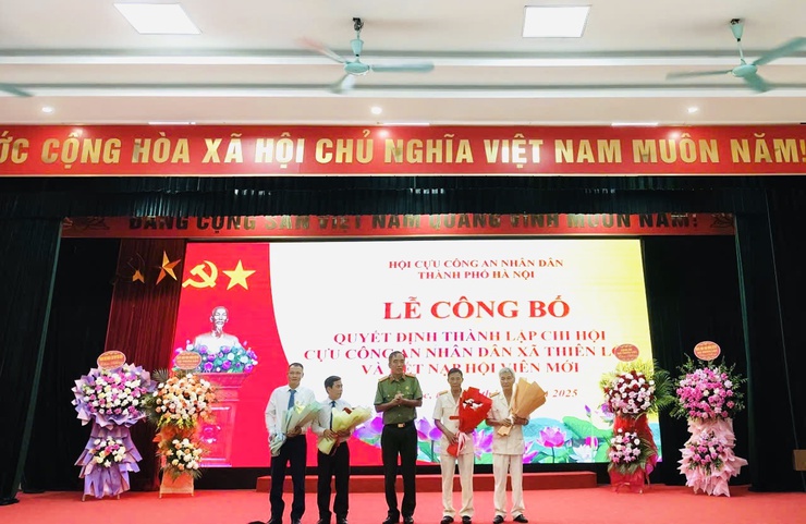 Lễ công bố Quyết định thành lập Chi hội Cựu Công an nhân dân xã Thiên Lộc và kết nạp hội viên mới.- Ảnh 6.