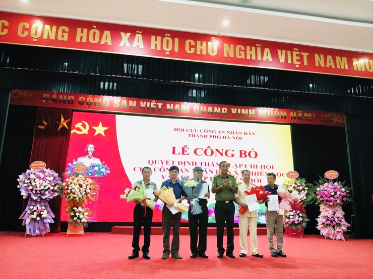 Lễ công bố Quyết định thành lập Chi hội Cựu Công an nhân dân xã Thiên Lộc và kết nạp hội viên mới.- Ảnh 4.