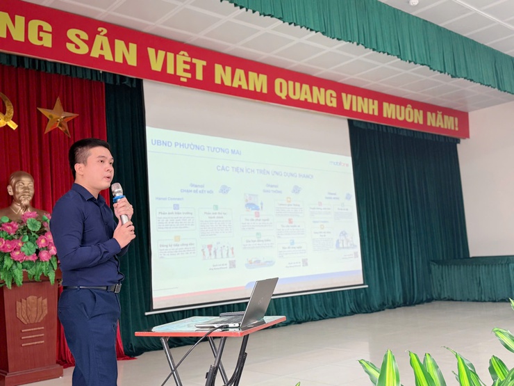 Phường Tương Mai phát động hưởng ứng Chiến dịch “45 ngày đêm ra quân hỗ trợ hoạt động chuyển đổi số” và triển khai các điểm lưu động “Bình dân học vụ số” trên địa bàn.- Ảnh 18.