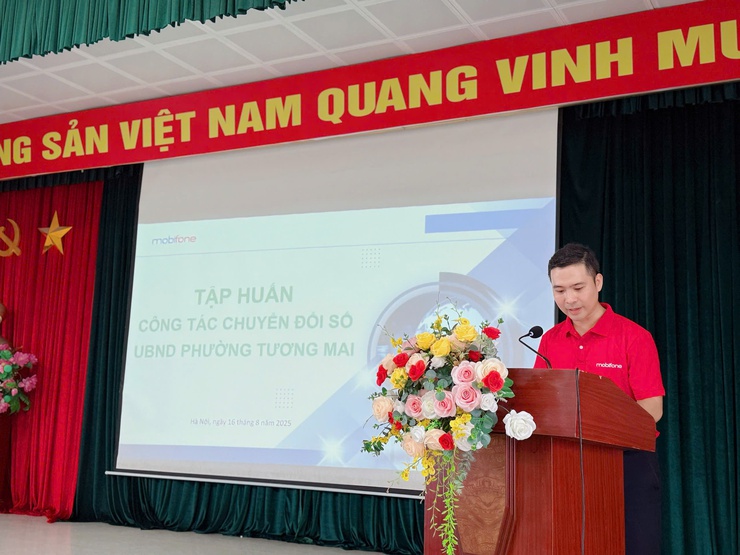 Phường Tương Mai phát động hưởng ứng Chiến dịch “45 ngày đêm ra quân hỗ trợ hoạt động chuyển đổi số” và triển khai các điểm lưu động “Bình dân học vụ số” trên địa bàn.- Ảnh 12.