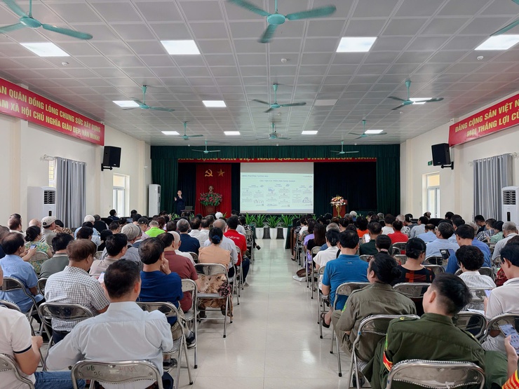 Phường Tương Mai phát động hưởng ứng Chiến dịch “45 ngày đêm ra quân hỗ trợ hoạt động chuyển đổi số” và triển khai các điểm lưu động “Bình dân học vụ số” trên địa bàn.- Ảnh 15.