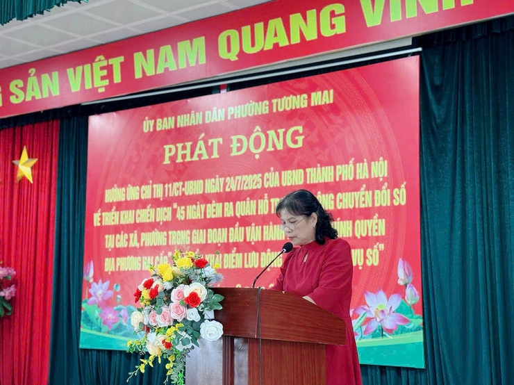 Phường Tương Mai phát động hưởng ứng Chiến dịch “45 ngày đêm ra quân hỗ trợ hoạt động chuyển đổi số” và triển khai các điểm lưu động “Bình dân học vụ số” trên địa bàn.- Ảnh 4.