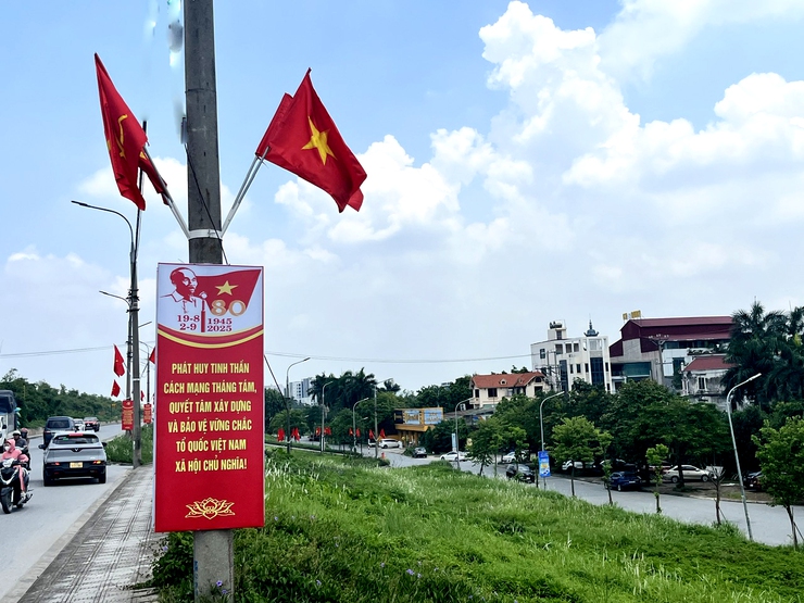 Xã Bát Tràng rực rỡ cờ hoa chào mừng Đại hội đại biểu Đảng bộ xã lần thứ I, nhiệm kỳ 2025-2030- Ảnh 12.