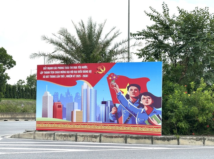 Xã Bát Tràng rực rỡ cờ hoa chào mừng Đại hội đại biểu Đảng bộ xã lần thứ I, nhiệm kỳ 2025-2030- Ảnh 11.