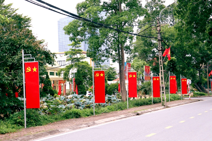Xã Bát Tràng rực rỡ cờ hoa chào mừng Đại hội đại biểu Đảng bộ xã lần thứ I, nhiệm kỳ 2025-2030- Ảnh 8.