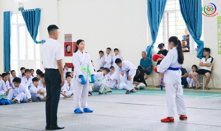Gần 200 võ sinh CLB Karatedo Quang Phong tham gia kỳ thi nâng đai lần thứ Nhất năm 2025- Ảnh 12.