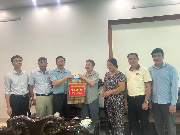 Lãnh đạo xã Suối Hai thăm, tặng quà hội viên Cựu Công an nhân dân có hoàn cảnh khó khăn nhân dịp kỷ niệm 80 năm Ngày truyền thống Công an nhân dân Việt Nam- Ảnh 4.
