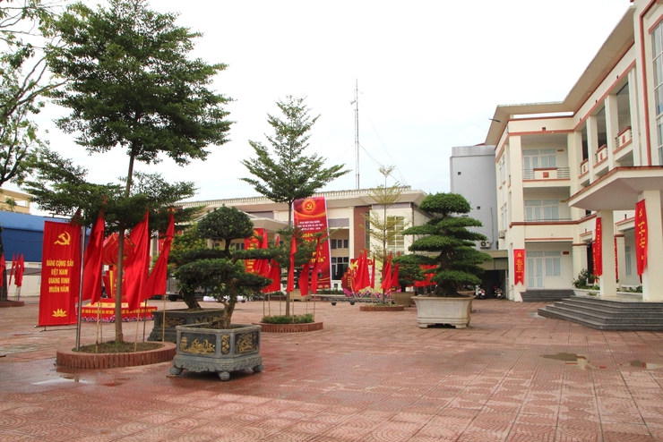 Rực rỡ cờ hoa chào mừng Đại hội đại biểu Đảng bộ xã- Ảnh 3.