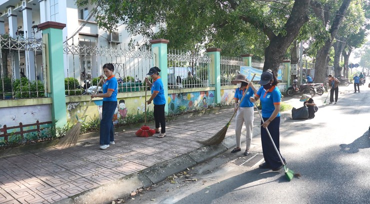 Chủ động triển khai công tác vệ sinh môi trường trong những tháng cuối năm 2025 - Ảnh 1.