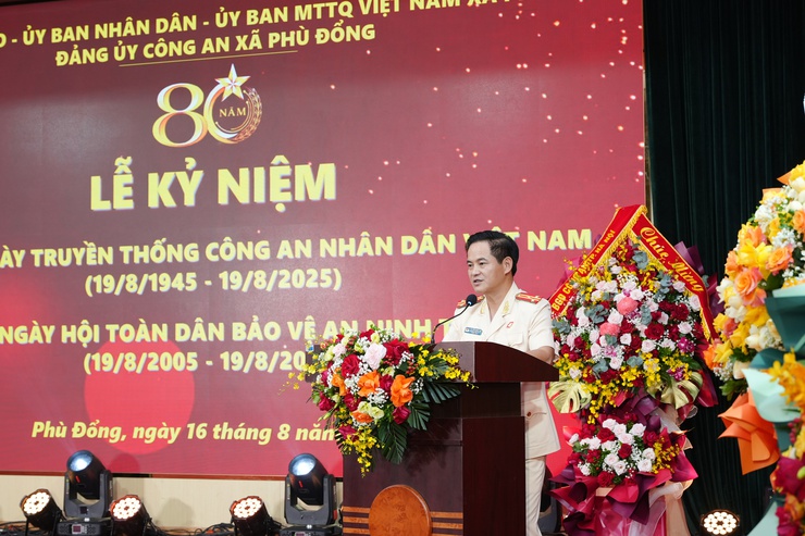 Đảng ủy- HĐND- UBND- Ủy ban MTTQ Việt Nam xã Phù Đổng tổ chức Lễ Kỷ niệm 80 năm Ngày truyền thống Công an Nhân dân Việt Nam (19/8/1945 - 19/8/2025)- Ảnh 9.