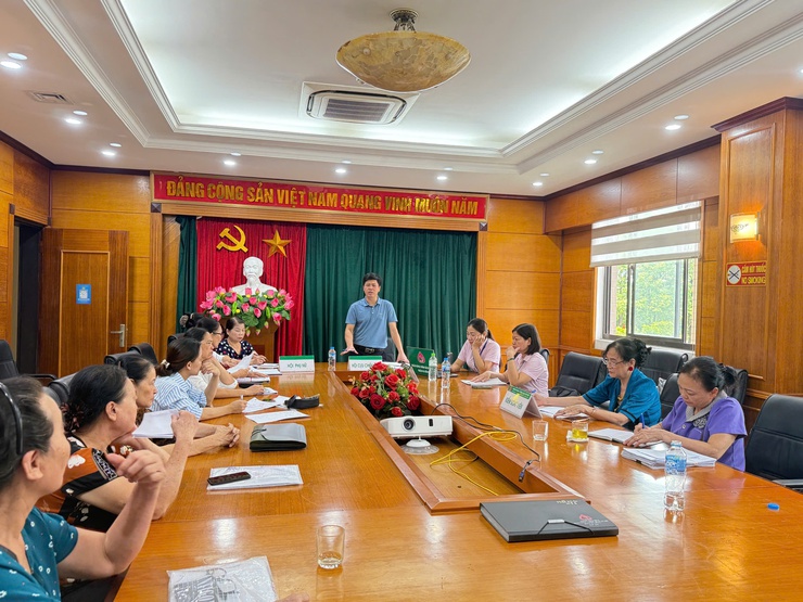Phòng giao dịch NHCSXH Hà Đông giao ban đánh giá hoạt động tín dụng tháng 8/2025 trên địa bàn phường Hà Đông- Ảnh 2.