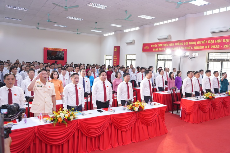 Phiên thứ nhất Đại hội đại biểu Đảng bộ xã Bát Tràng lần thứ I, nhiệm kỳ 2025-2030- Ảnh 1.