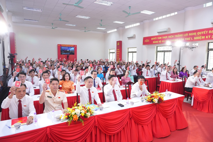 Phiên thứ nhất Đại hội đại biểu Đảng bộ xã Bát Tràng lần thứ I, nhiệm kỳ 2025-2030- Ảnh 3.